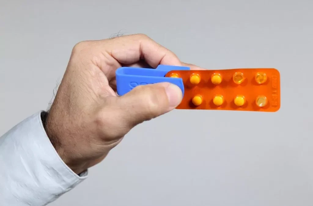 Adultos mayores y pacientes con problemas motores pueden acceder a extractores de pastillas