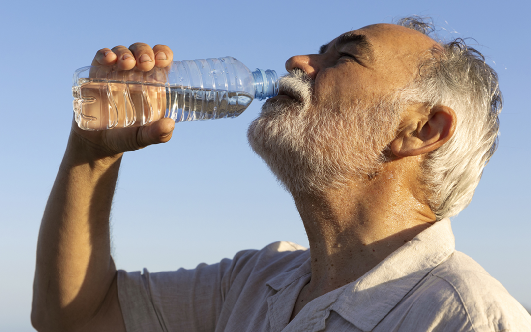 Adultos mayores deben extremar cuidados ante intenso calor en Costa Rica este 9 de abril