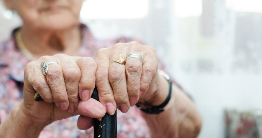 ¿Se puede vivir con ₡82.000 al mes? La dura realidad de los pensionados del Régimen No Contributivo en Costa Rica