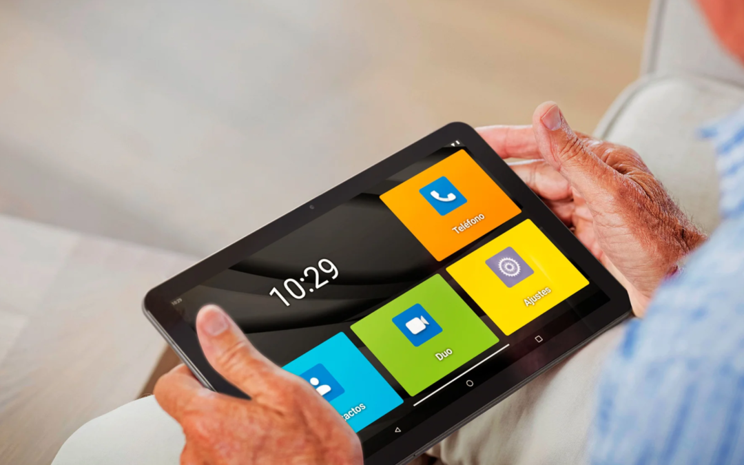 Adultos mayores conectados: la tecnología como aliada contra el deterioro cognitivo