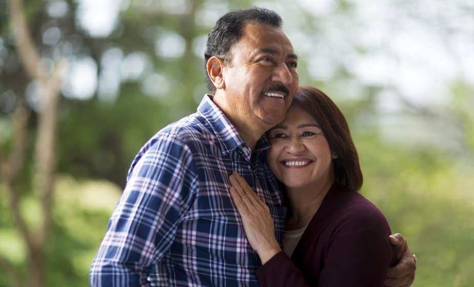 Románticos, apasionados y con altas expectativas: así viven el amor los mayores de 50