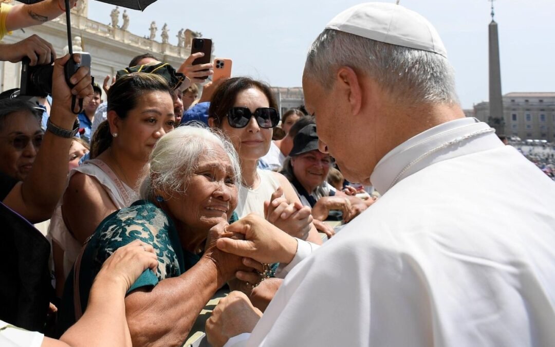 Papa León XIV: Visitar a una persona mayor es un acto de humanidad: Llamado a una revolución del cuidado