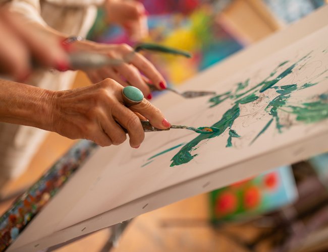 Arteterapia como estimulación integral: Un medio significativo y recreativo para prevenir el deterioro cognitivo y  mejorar el funcionamiento motor en adultos mayores