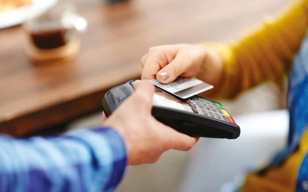 Adultos mayores administran más de 762 mil cuentas de ahorro en Costa Rica: la inclusión financiera avanza