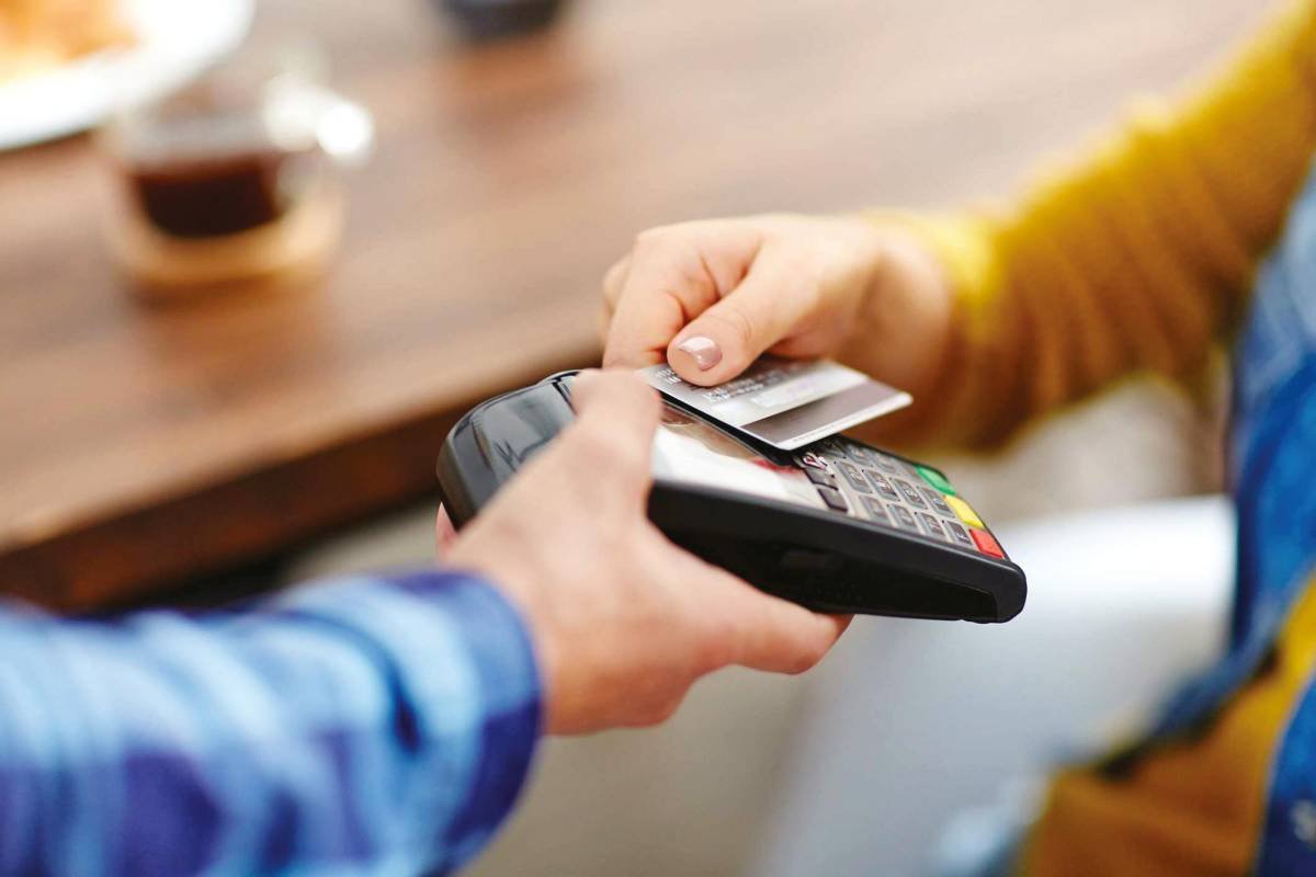 Adultos mayores administran más de 762 mil cuentas de ahorro en Costa Rica: la inclusión financiera avanza