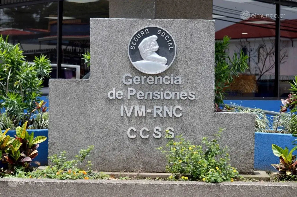CCSS valora que pensionados del IVM aporten un 5% al Seguro de Salud en medio de crisis financiera