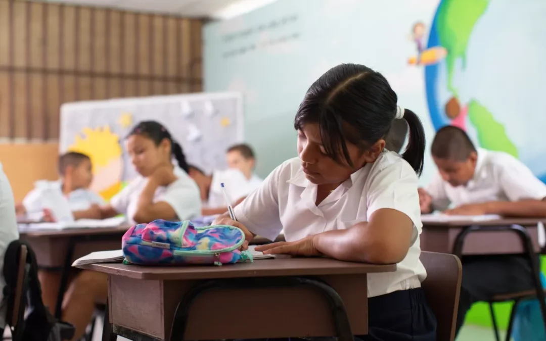 Costa Rica envejece: escuelas cierran por baja natalidad mientras centros diurnos para adultos mayores enfrentan listas de espera