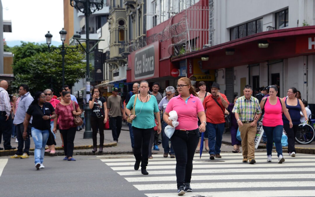 Mercado laboral estancado en Costa Rica: el mayor desafío para las personas de 50 años y más