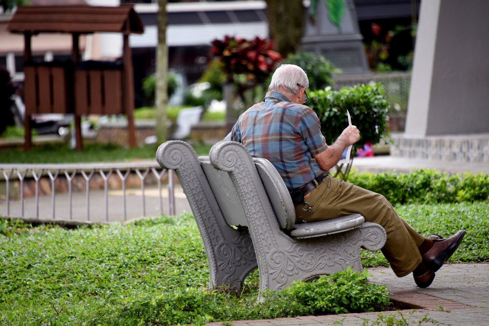 Mientras el país vacaciona, miles de personas mayores pasan Semana Santa en soledad