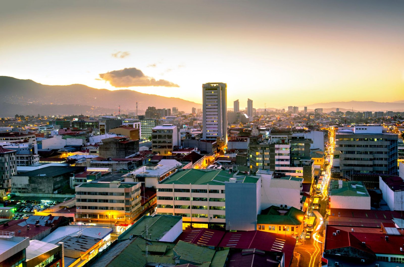 Costa Rica cae a una de las tasas de natalidad más bajas del mundo: el país entra en la era de la ultrabaja fecundidad
