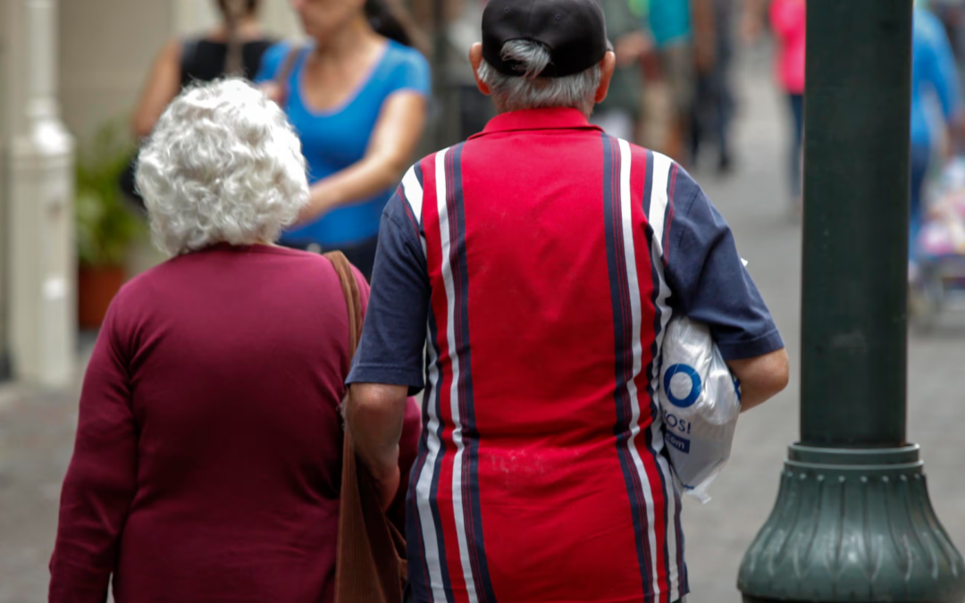 Costa Rica envejece más rápido de lo que se prepara: pensiones, salud y costo de vida presionan a las personas mayores