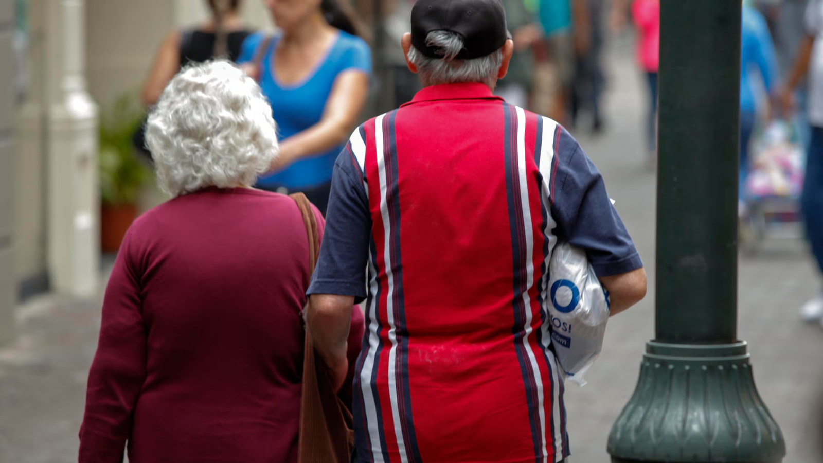 Costa Rica envejece más rápido de lo que se prepara: pensiones, salud y costo de vida presionan a las personas mayores