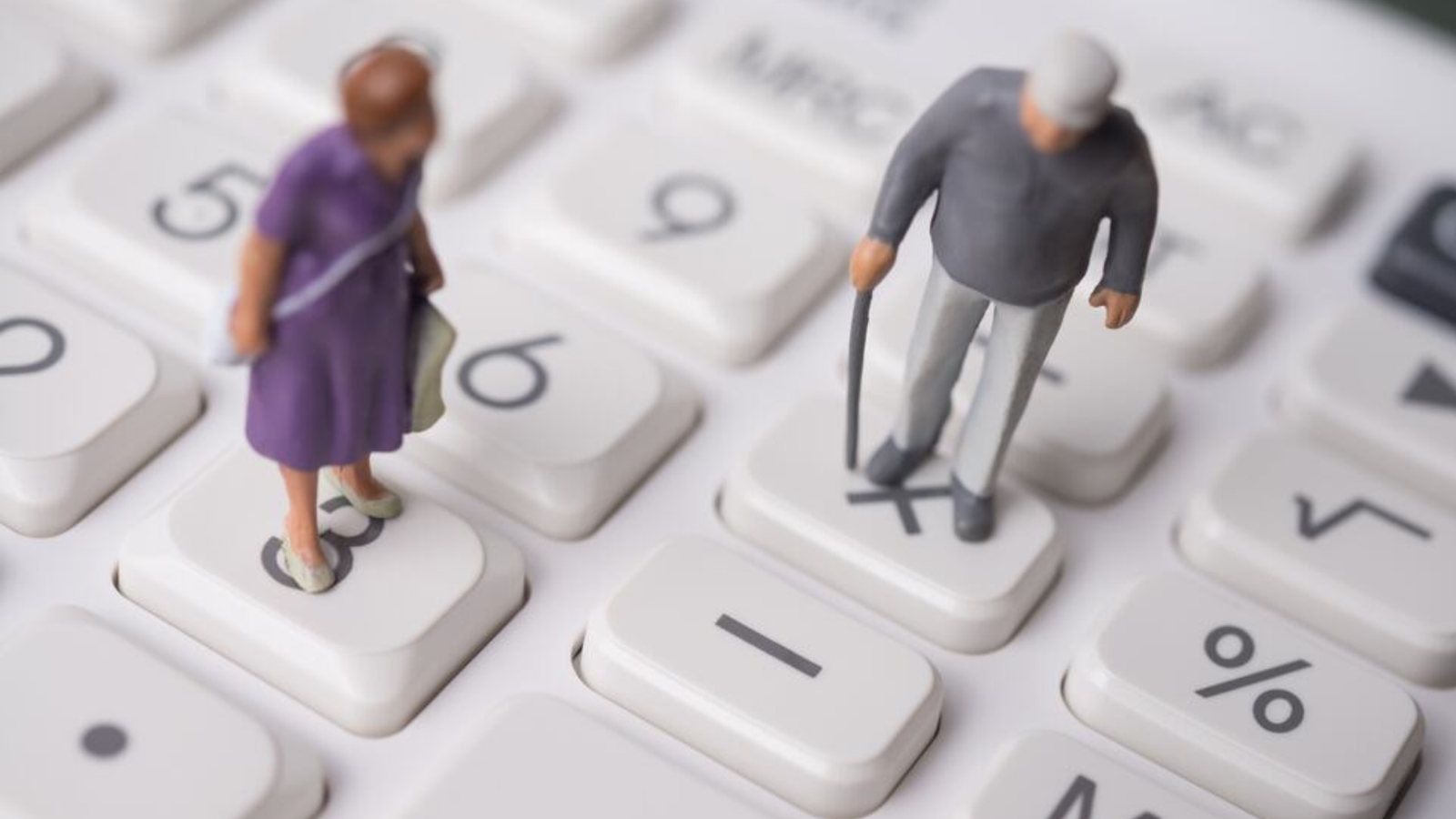 “Después de toda una vida, no alcanza”: Defensoría alerta sobre pensiones reducidas por deudas en la vejez en Costa Rica