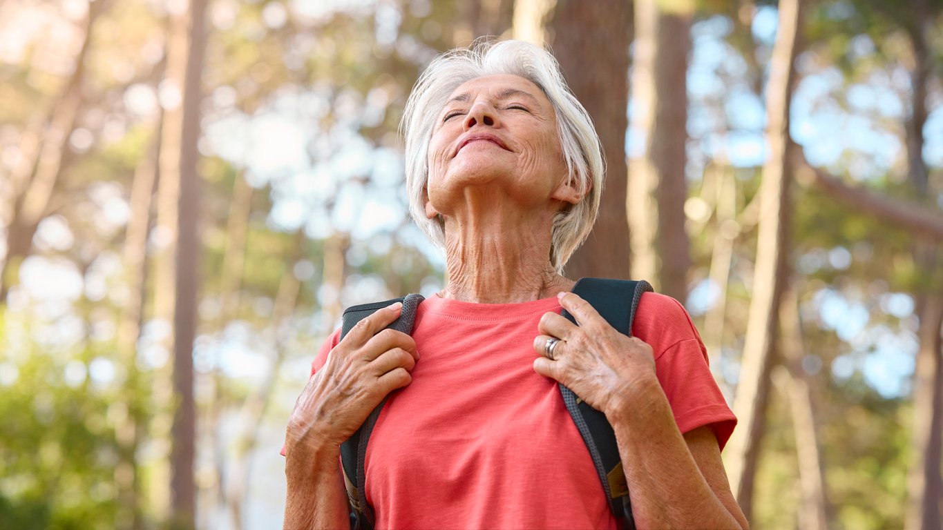 El estrés crónico también envejece el cerebro: la alerta que debería preocupar a las personas mayores