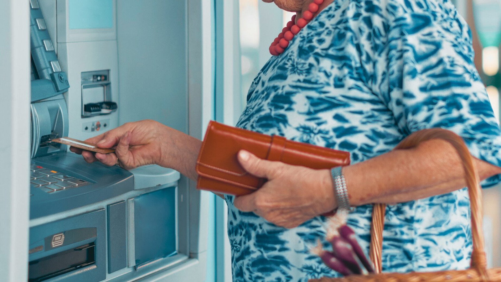 Rebajos a pensiones ponen en riesgo la vida digna de personas adultas mayores en Costa Rica