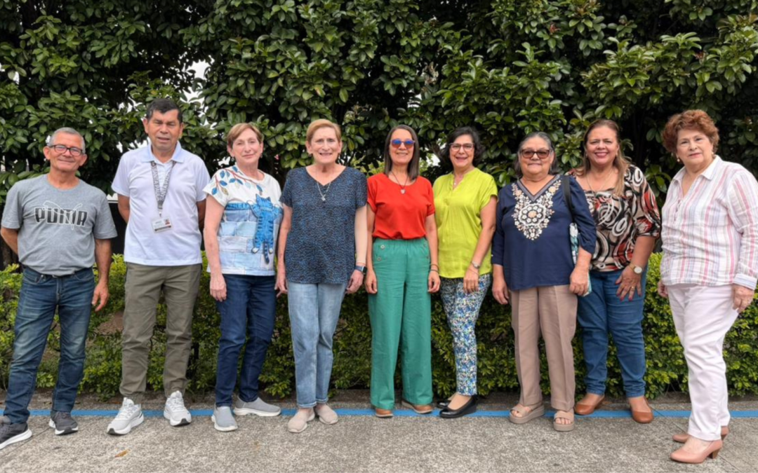 Adultos mayores en Costa Rica aprenden sobre sus derechos y se empoderan en la Universidad Santa Paula