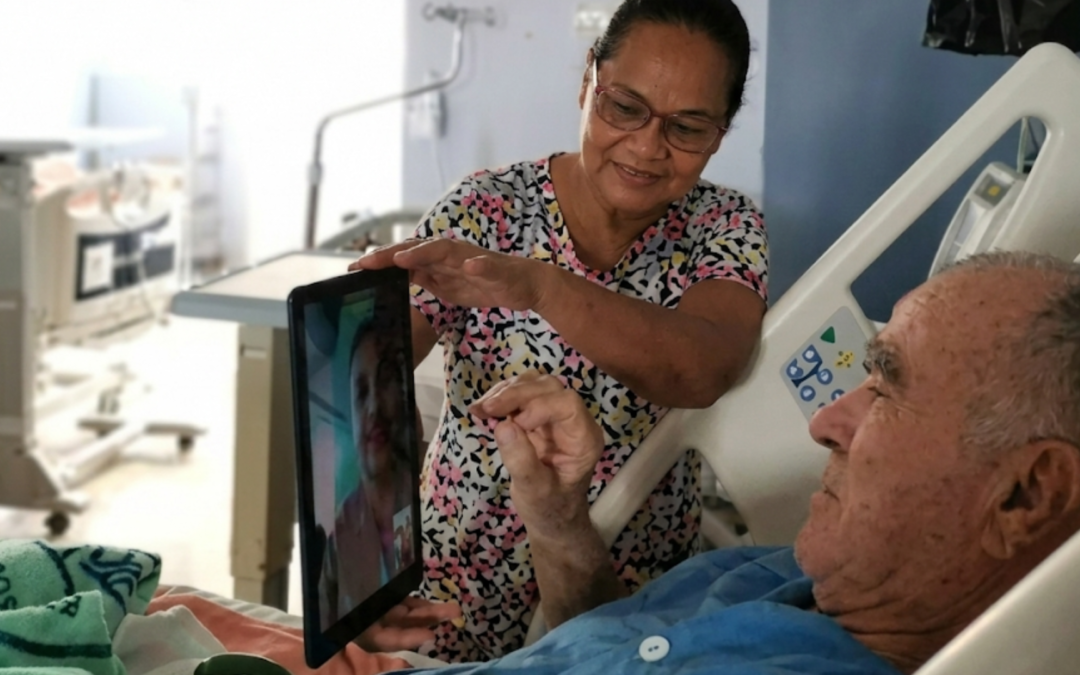 Un acompañante en el hospital: el derecho que protege a las personas mayores y que pocas familias conocen
