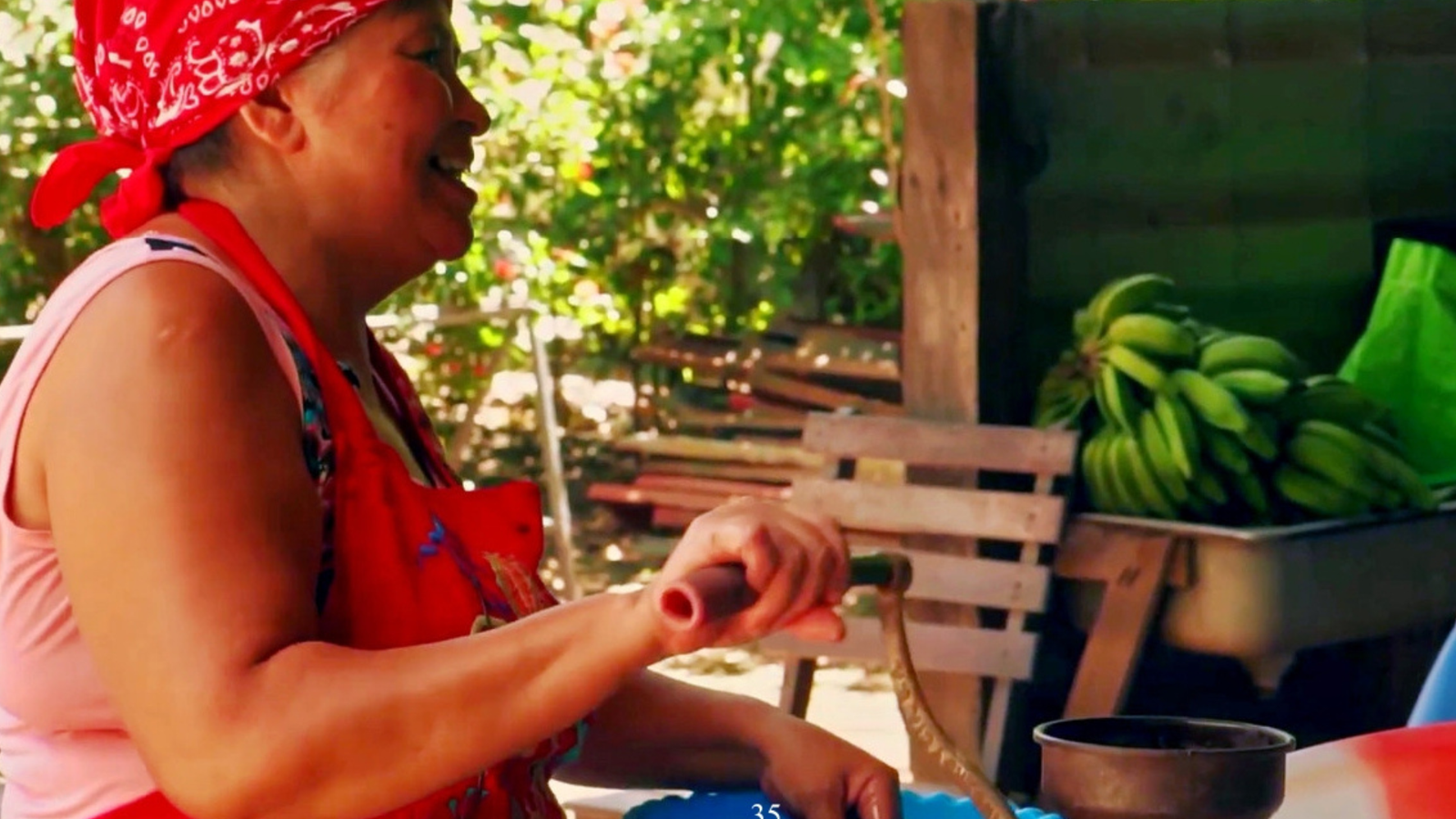 Las guardianas del fogón: el chef que fue a buscar a las abuelas para que no se pierda la cocina costarricense