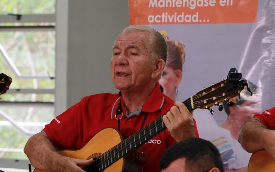 Más allá del pasatiempo: por qué aprender guitarra después de los 60 transforma cuerpo, mente y comunidad